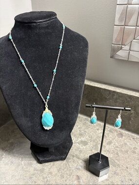 Avon Silver-Tone Turquoise Teardrop Necklace and Earrings Set